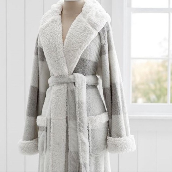 Pottery Barn Sherpa Robenull